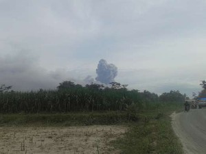 Malam Ini, Gemuruh Gunung Kelud Tak Terdengar di Blitar
