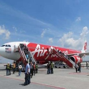 Penerbangan AirAsia dari Jakarta Normal, Tapi Yogya dan Surabaya Masih Lumpuh