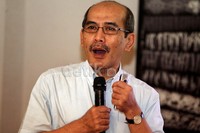 Faisal Basri memberikan pemaparan dalam diskusi bertajuk Menguak Kebenaran Kasus Century.