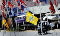 Bendera Partai Aceh mendominasi sudut jalan di Lhokseumawe.