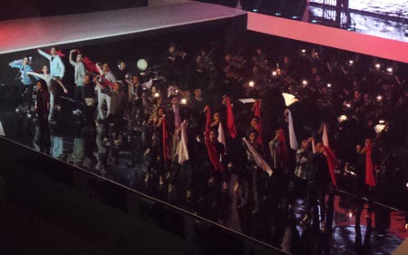 Erros Djarot Ciptakan Lagu Baru di Konser Miliknya