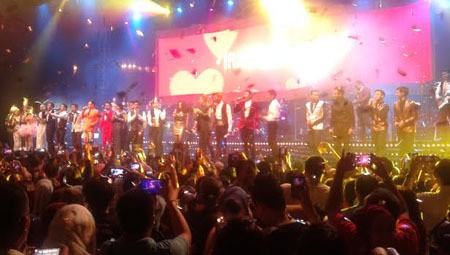 Valentine Romantis Bersama Konser Irreplaceable Part 2