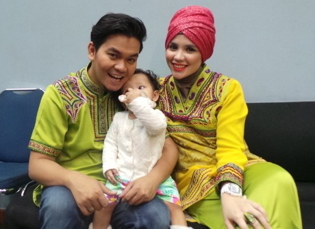 Istri Persalinan, Indra Bekti Kerja di Singapura