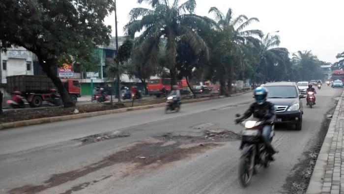 Warga Berhak Tuntut Dinas PU Jika Jadi Korban Kecelakaan Jalan Rusak