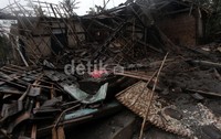 Sebuah rumah yang ambruk kerena menerima dampak letusan Gunung Kelud.