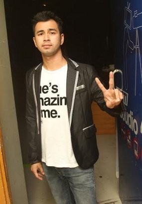 Ulang Tahun, Sahabat Beri Kado Buku Jodoh Untuk Raffi Ahmad