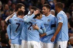  Dalam pertandingan yang berlangsung di Etihad Stadium, The Citizens unggul di babak pertama lewat sepakan Stevan Jovetic. REUTERS/Darren Staples.