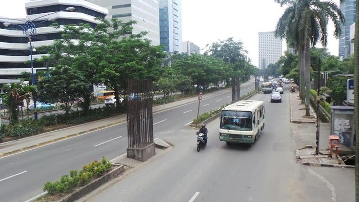 Tiang Monorel yang Menunggu Nasib di Kuningan