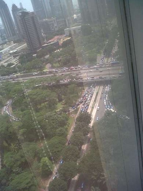 Ini Kemacetan Akibat Demo di Polda Dilihat dari Gedung Pencakar Langit