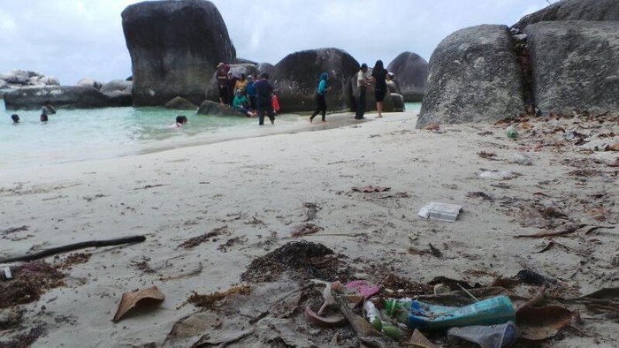 Pantai Tanjung Tinggi Laskar Pelangi Banyak Sampah