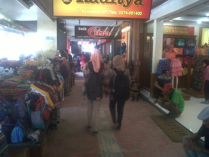 Malioboro Yogya Pulih Pasca Dihujani Abu Kelud, Berikut Wujud Keriuhannya