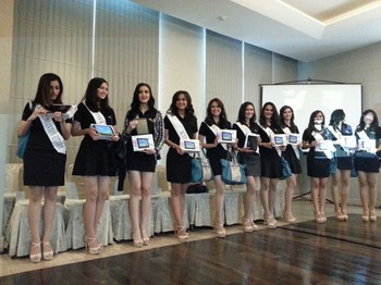 Menyoal harganya, banderol yang dilekatkan pada Advan Mini 8 disinyalir akan berada di bawah Rp 2 juta.
