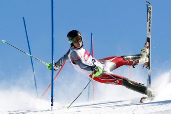 Juara kedua Sports Action Single diperoleh Andrzej Gyrgiel dari Polandia. Menampilkan aksi dramatis seorang pemain ski.