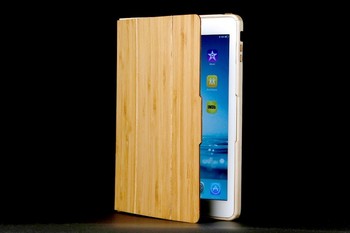     Casing bambu ini diproduksi perusahaan bernama Groove yang sebelumnya merilis produk serupa untuk gadget lain. (kredit foto: digitaltrends)