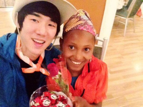 Yoo Yun Suk Rayakan Valentine di Ethiopia