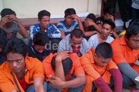 Sementara 21 orang yang lainnya diamankan polisi karena berada di sekitar lokasi di kejadian perampasan sepeda motor, dan kepemilikan senjata tajam.