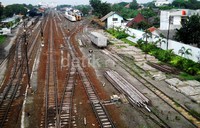 Rel-rel di Stasiun Lempuyangan Yogyakarta juga mulai gersih dari Abu Kelud.