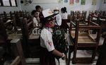 Siswa Bermasker Korban Gunung Kelud