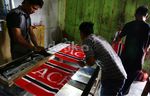 Meraup Rejeki di Sablon Bendera Partai