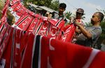 Meraup Rejeki di Sablon Bendera Partai