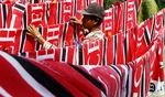 Meraup Rejeki di Sablon Bendera Partai