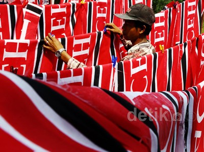 Meraup Rejeki di Sablon Bendera Partai