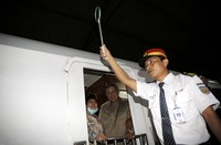 Dalam perjalanan menuju Madiun, kereta berhenti di beberapa stasiun, di antaranya Stasiun Tugu Yogyakarta. (Setpres).