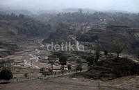     Desa Ngantang, Malang, Jawa Timur, yang terkena dampak terparah terkena abu vulkanik letusan Gunung Kelud.     