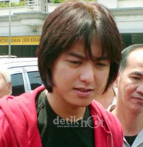 Di Dalam Mobil Roger Danuarta Ada Narkoba