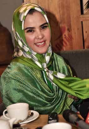 Angel Lelga Istri Kedua dari Seorang Bupati?