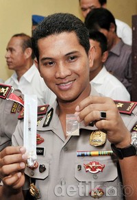 Saat ditemukan tak sadarkan diri, jarum suntik tertancap di lengannya. Noel/detikHOT.