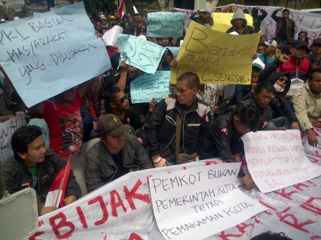 Dinilai Tak Pro Pedagang, Ridwan Kamil Didemo Ratusan PKL