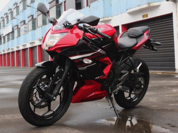 Menjajal Kawasaki Ninja RR Mono
