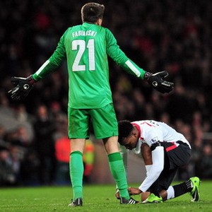 Ketika Sturridge Bantu Fabianski Ikat Tali Sepatu