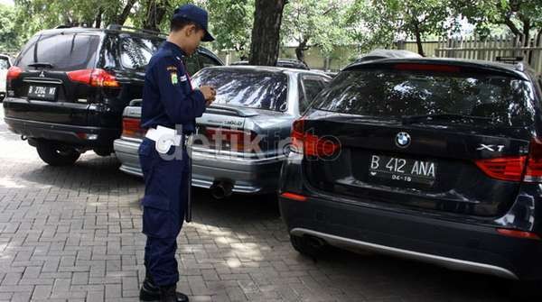 Terima Mobil dari Wawan, Ketua DPRD Banten Didesak Mundur