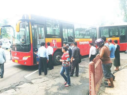 2 Bus TransJakarta Mogok di PGC Cililitan dan Daan Mogot, Lalin Macet
