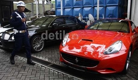 Mereka yang Menerima Saweran Mobil dari Wawan