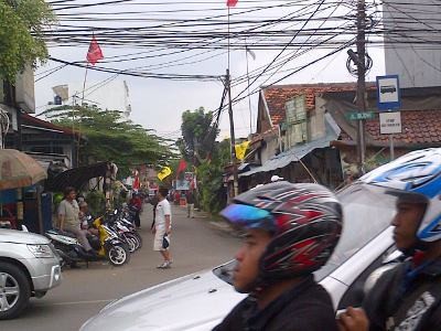 Pencopotan Bendera Caleg, Capres dan Parpol Masih Setengah Hati