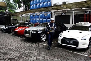 Dipenuhi Mobil Sitaan, Parkiran KPK Seperti Showroom