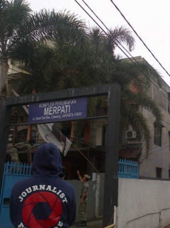 Bendera Capres Rhoma Irama Dirobohkan Panwaslu