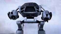 Keren Mana, Robocop Jadul atau Modern?