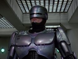 Keren Mana, Robocop Jadul atau Modern?