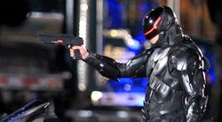 Keren Mana, Robocop Jadul atau Modern?
