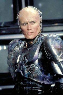 Keren Mana, Robocop Jadul atau Modern?