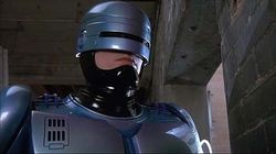 Keren Mana, Robocop Jadul atau Modern?