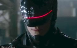 Keren Mana, Robocop Jadul atau Modern?