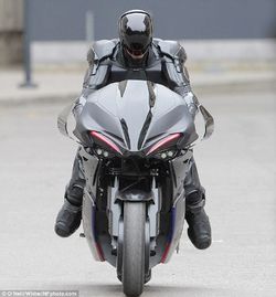 Keren Mana, Robocop Jadul atau Modern?