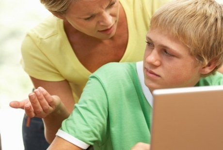Iklan Menyesatkan di Internet Jerumuskan Anak pada Konten Porno