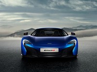 Nama 650S sendiri berasal dari daya yang dihasilkan mesin twin turbo V8 yang digendong 650S. Mesin ini menghasilkan daya 650 ps atau sekitar 641 bhp. S sendiri merupakan singkatan dari Sport. Bemper depan memberikan 650S sebuah desain dramatis dengan penggunaan lampu LED yang mirip dengan McLaren P1. (dok McLaren).