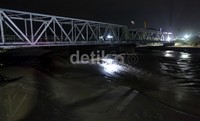 Jembatan Damarwulan yang menghubungkan Kediri - Malang ditutup untuk sementara waktu.